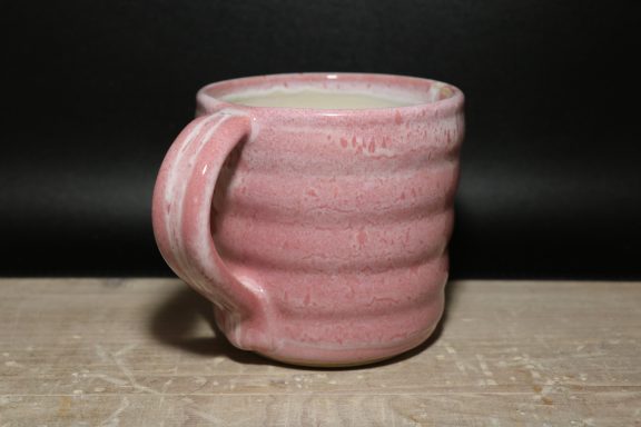 Rosa-pinker Bubble-Becher mit Henkel